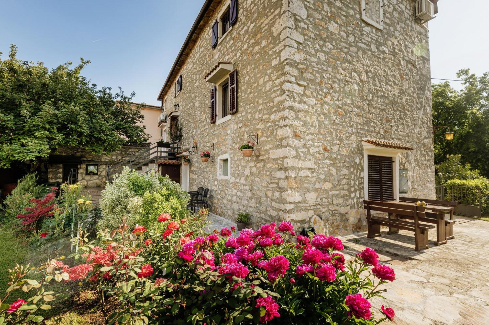Apartments Mirna Stress Free Babici Exterior foto